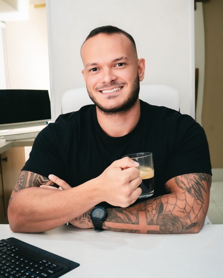 Rodrigo Stocco, nutricionista, no consultório